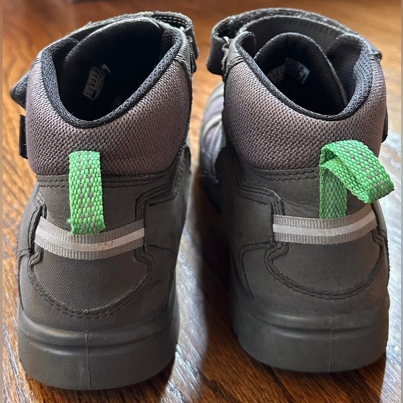 371. Kids KEEN Waterproof Gray Hiking Boots - Picture 12 of 16